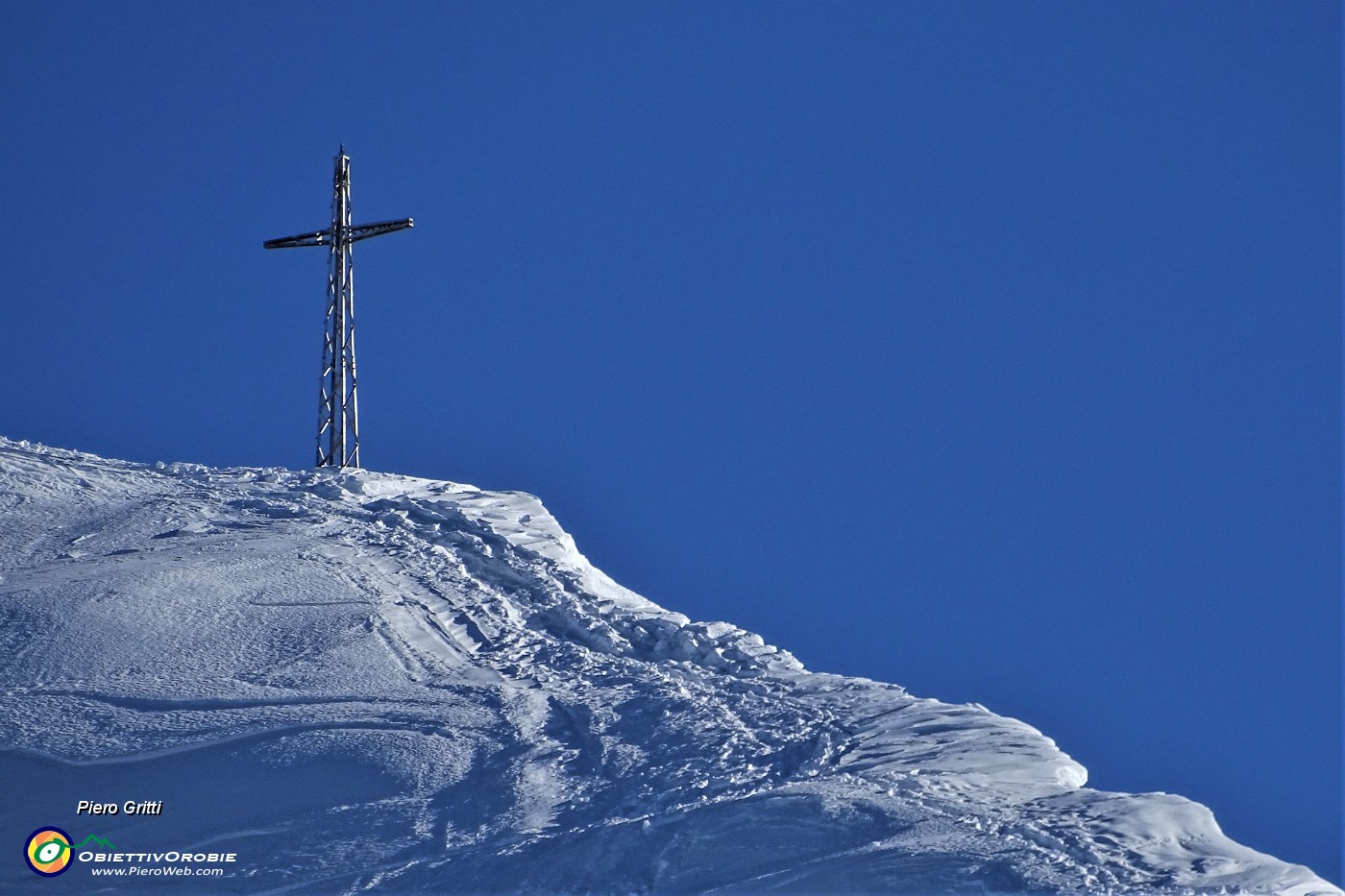 57 Da Cima Villa zoom sulla croce del Pizzo delle segade (2168 m).JPG